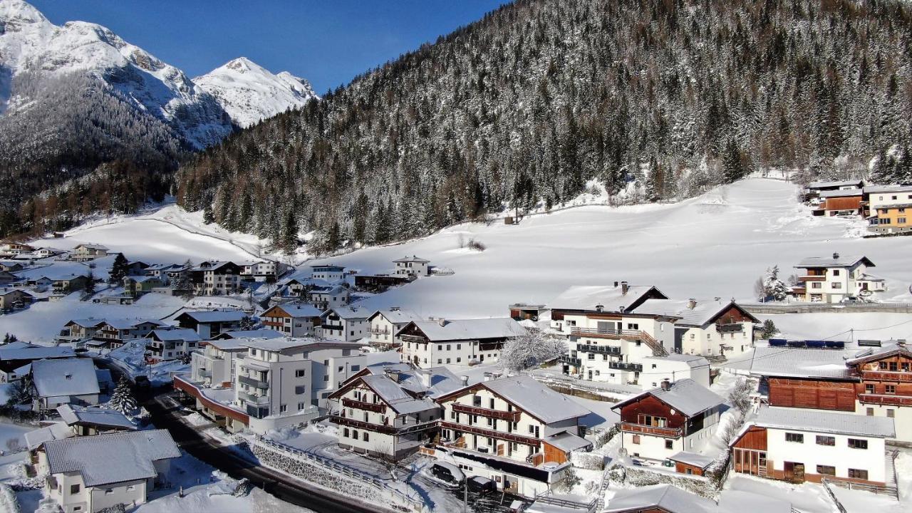 Alpen Gasthof Apartments Hohe Burg Trins Eksteriør billede