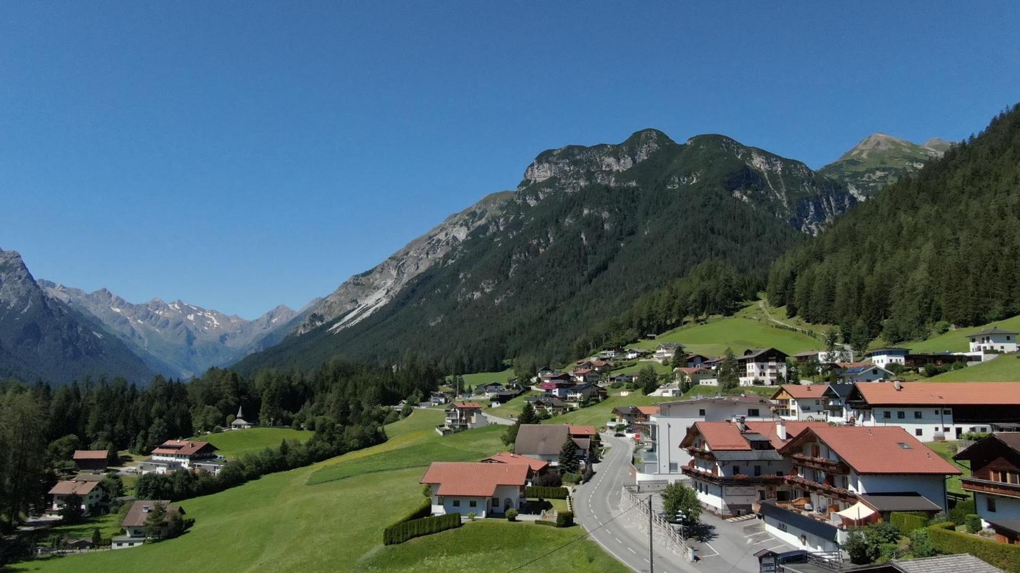 Alpen Gasthof Apartments Hohe Burg Trins Eksteriør billede