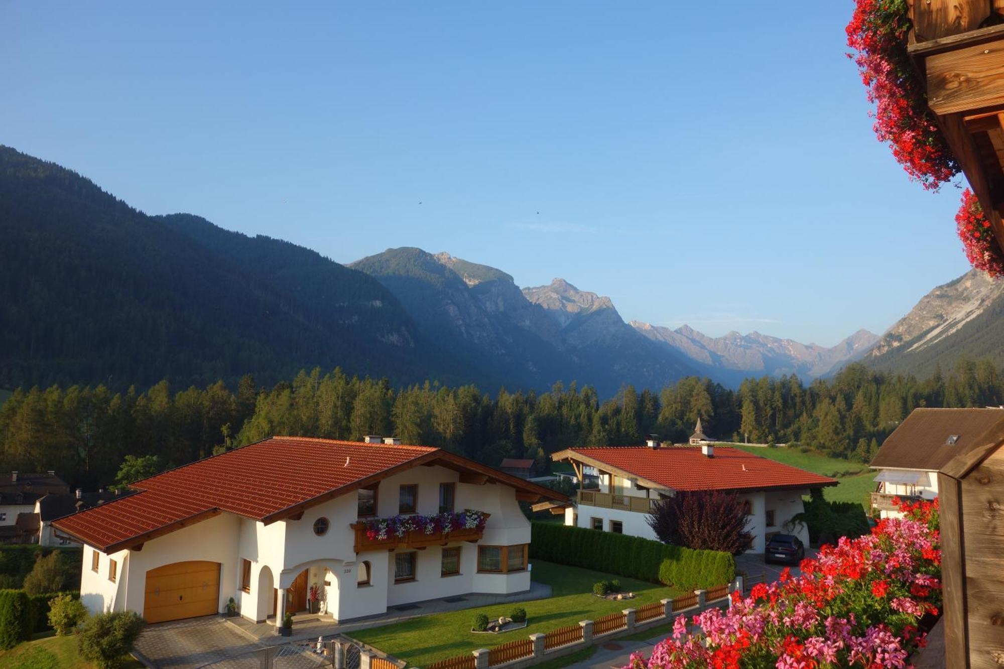 Alpen Gasthof Apartments Hohe Burg Trins Eksteriør billede