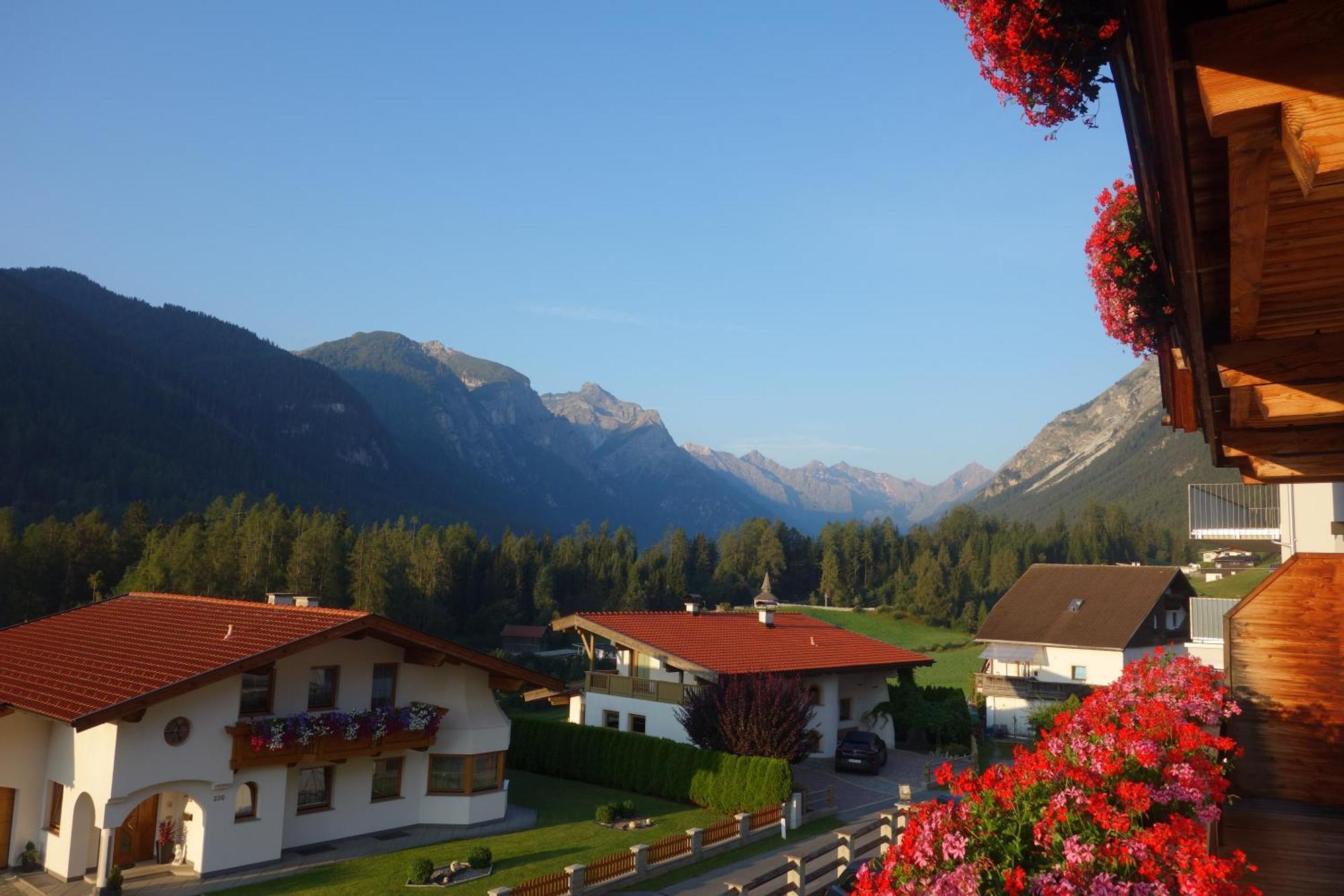 Alpen Gasthof Apartments Hohe Burg Trins Eksteriør billede