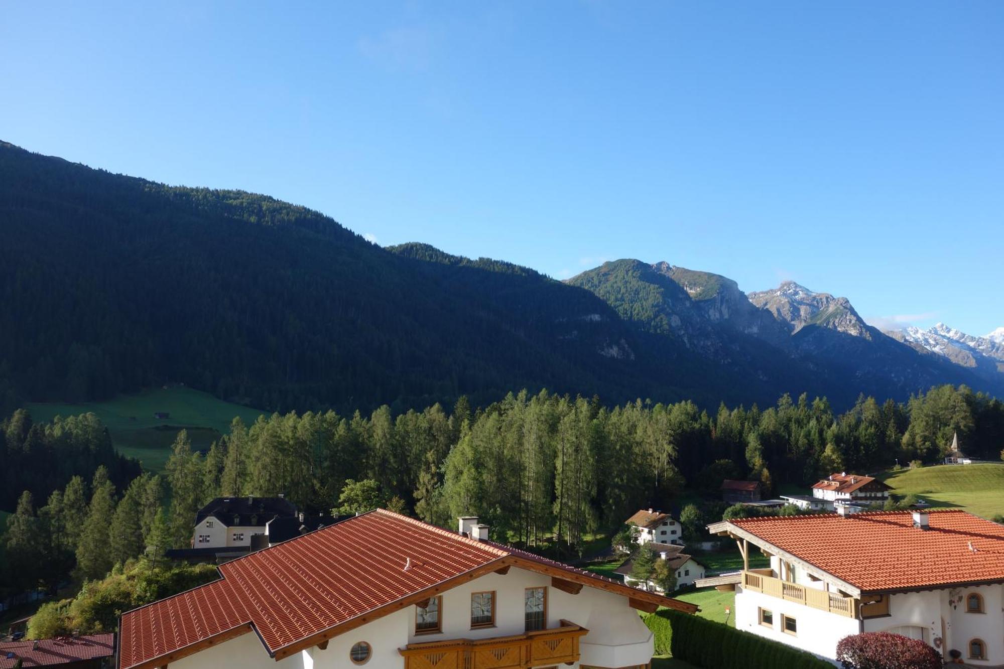 Alpen Gasthof Apartments Hohe Burg Trins Eksteriør billede