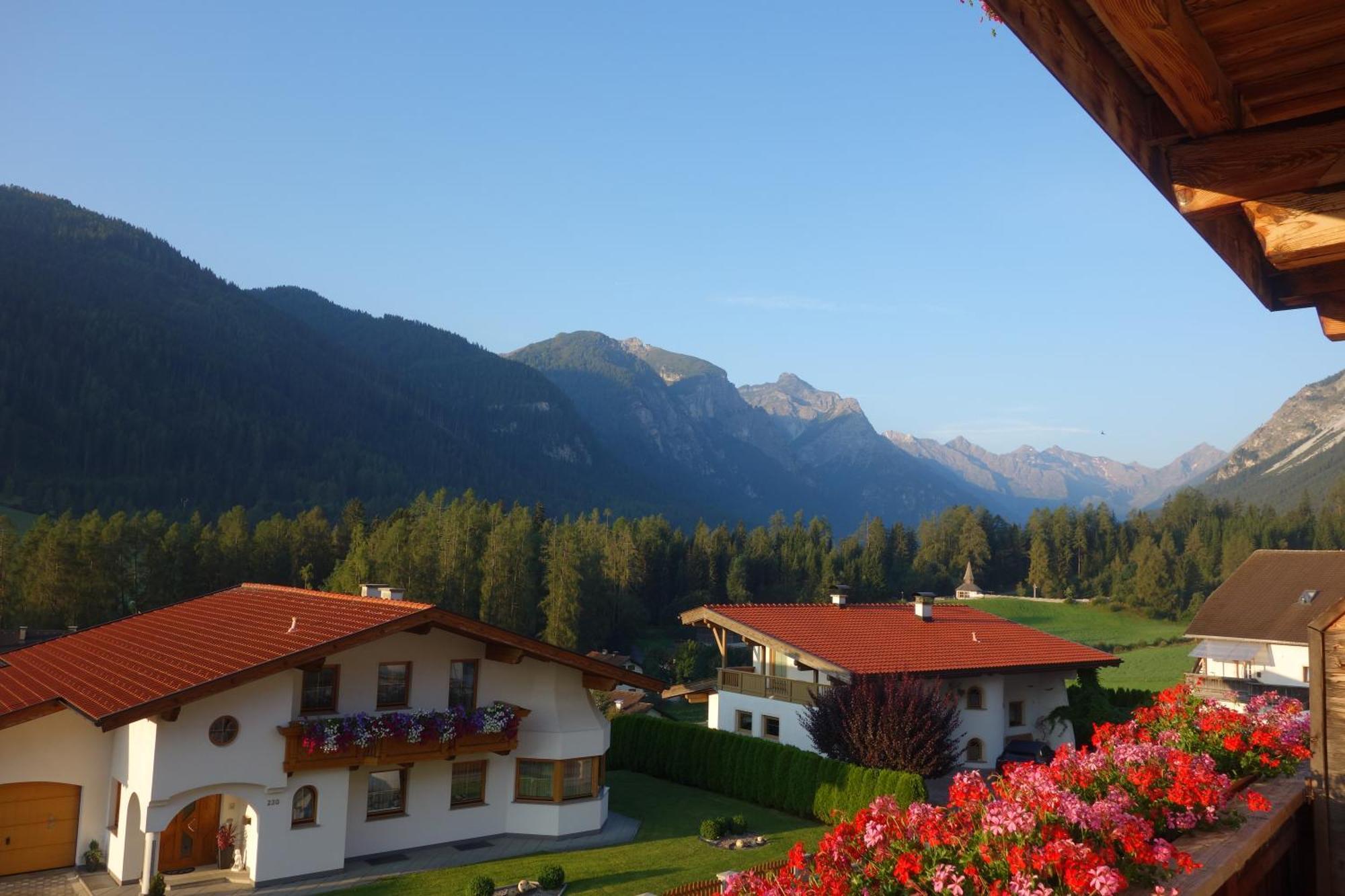 Alpen Gasthof Apartments Hohe Burg Trins Eksteriør billede