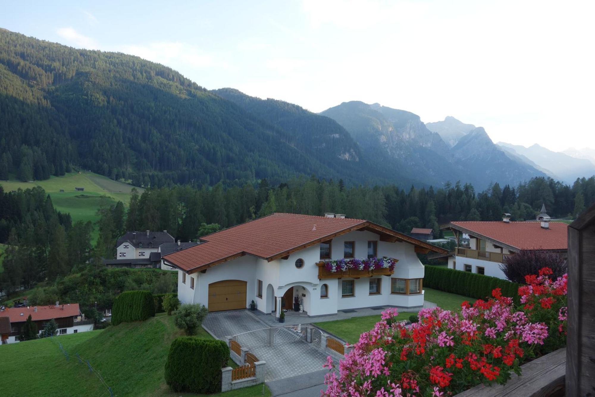 Alpen Gasthof Apartments Hohe Burg Trins Eksteriør billede